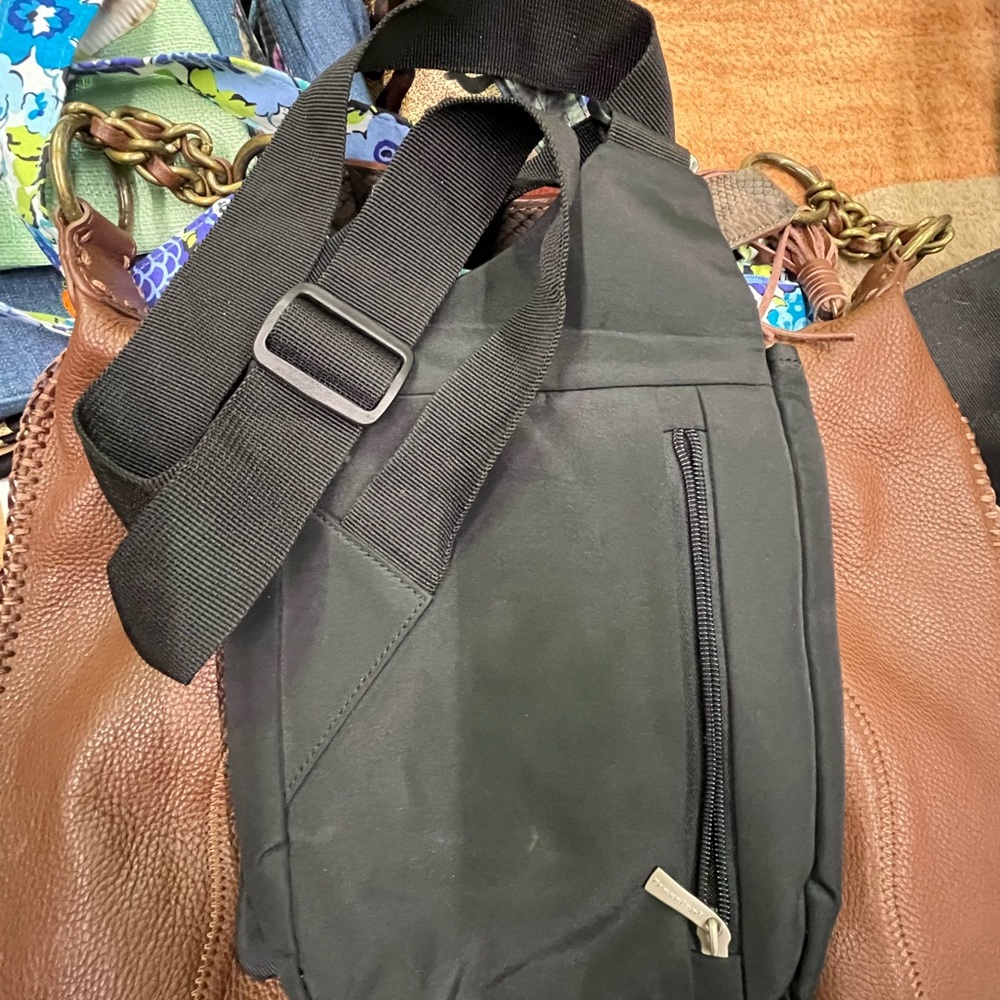NWOT Travelon Black Sling Crossbody Bag